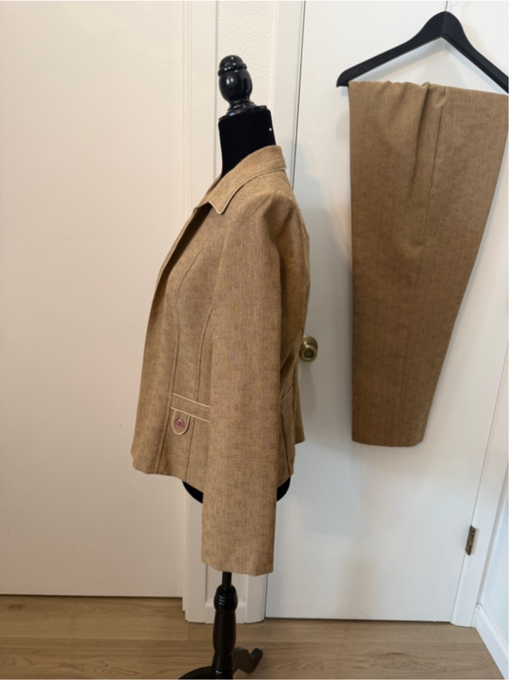 Vintage Sag Harbor Petite 16P Tan 2 Pc Pantsuit Blazer Pants Career Office Set - Picture 7 of 11